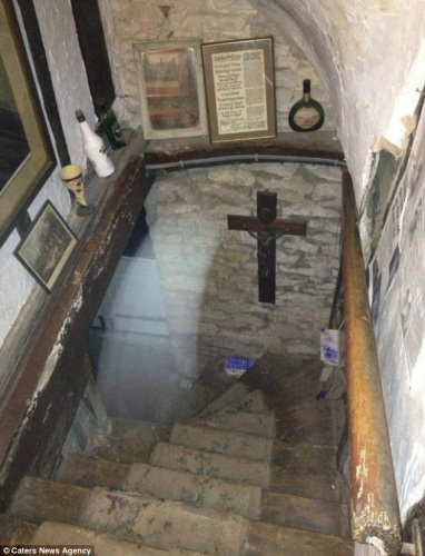 該處小旅館內部裝飾簡單,設施比較陳舊。 該處小旅館內部裝飾簡單,設施比較陳舊。