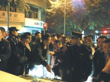 出租司機與私家車主沖突 眾的哥助陣致多人受傷