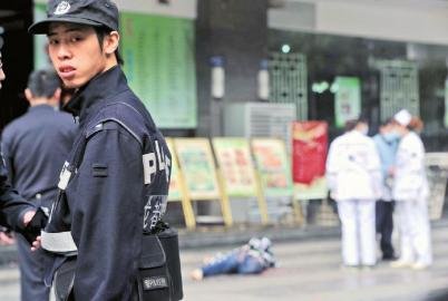 27歲男子跳12樓身亡 數小時前試圖割腕自殺