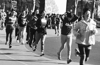 人大“體測不及格不給畢業證”傳言引學生恐慌