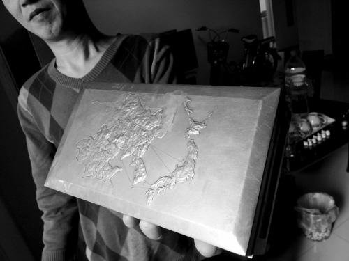 男子家藏銀盒上現(xiàn)“日本野心地圖”東三省被畫入