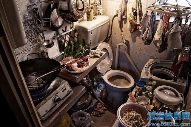 實拍香港人生活在“棺材房”里,面積不到2平米