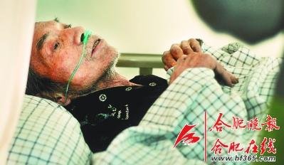 獨(dú)居老人出租屋內(nèi)奄奄一息 兒子打工多時(shí)未探望