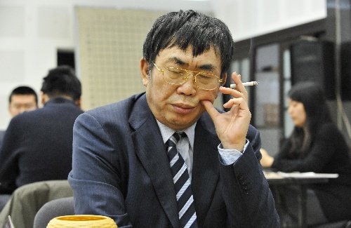 聶衛平直腸癌術后出院 精神狀態良好漫步離開