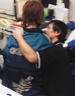 男子癡戀大10歲吸毒女子自己也墮“毒海”