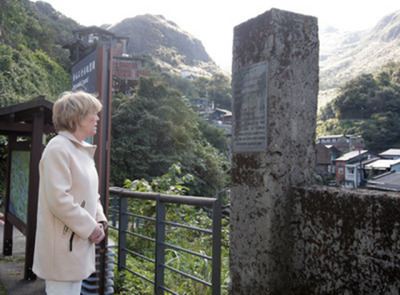 丘吉爾孫女訪問臺灣參訪金瓜石戰(zhàn)俘營(圖)