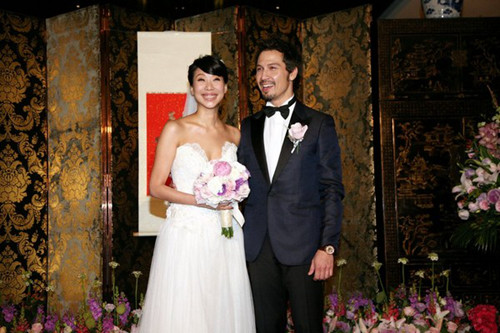 傳老公抱娃陪混血女約會胡志強女兒:我都知情