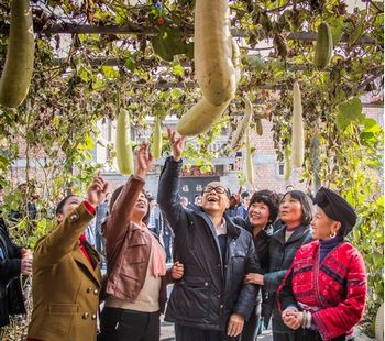 香港富豪李嘉誠捐2000萬資助內(nèi)地女村官培訓(xùn)(圖)