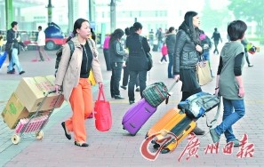 觀察:追求精致生活廣州人赴港購物愛上打醬油