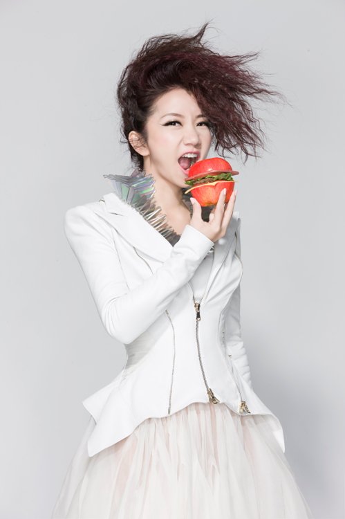 陶晶瑩新碟《真的假的》蓄勢待發 開解愛情謎題